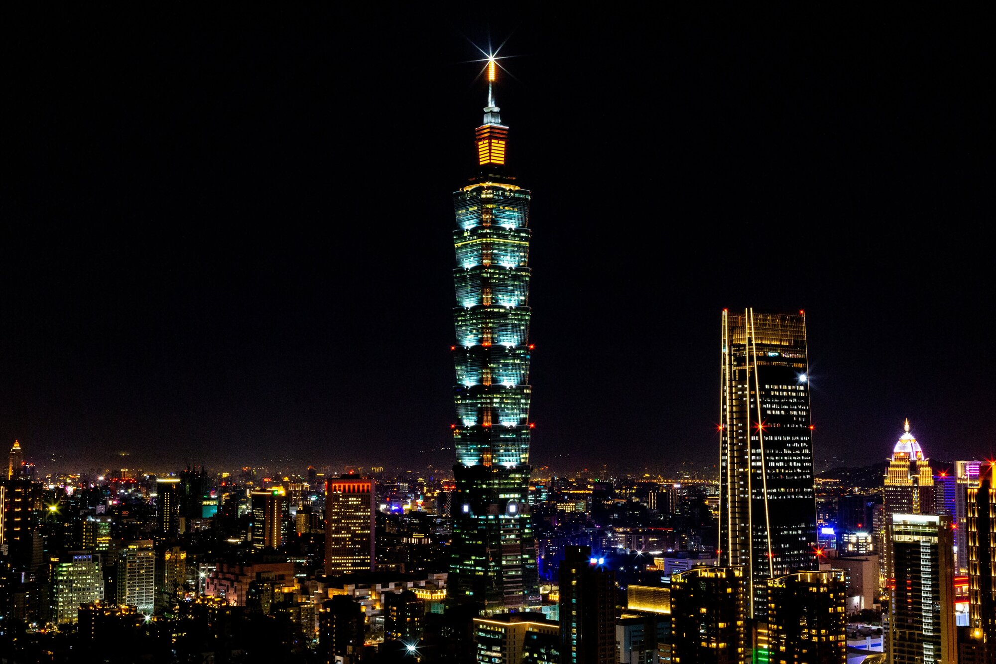 1000 steps to reach this stunning view from Elephant Mountain, Taipei